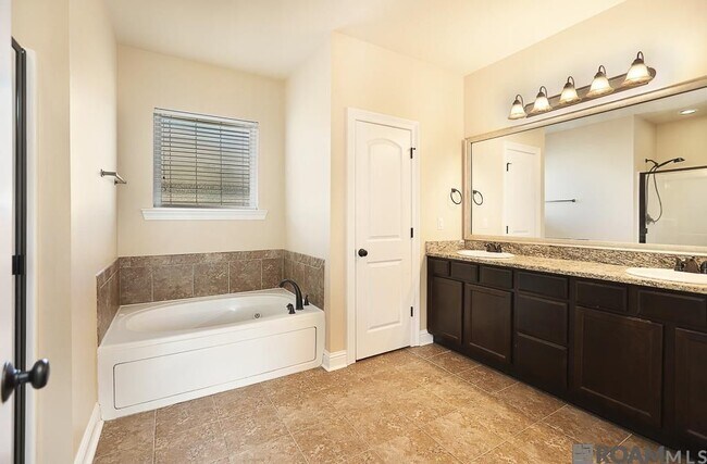 Building Photo - 16290 Timberstone Dr