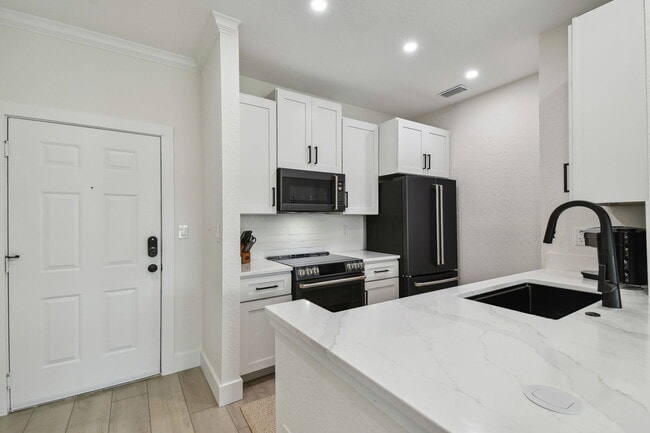 Building Photo - 5000 Culbreath Key Way