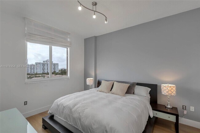 Building Photo - 18800 NE 29th Ave