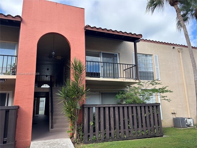 Building Photo - 10810 N Kendall Dr