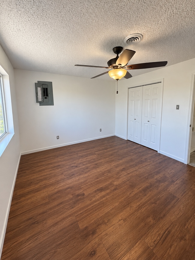 Building Photo - 236 Calle del Sol