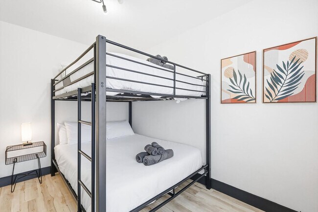 Building Photo - 6440 Knoll Ridge Dr