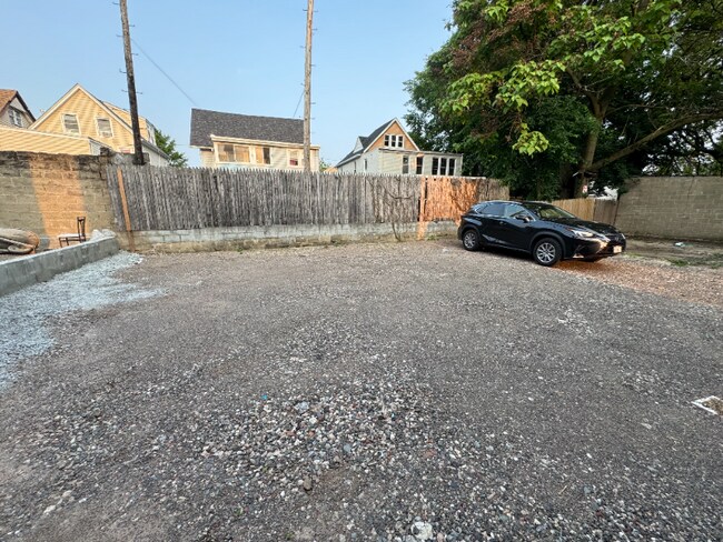 Building Photo - 224 S 7th St