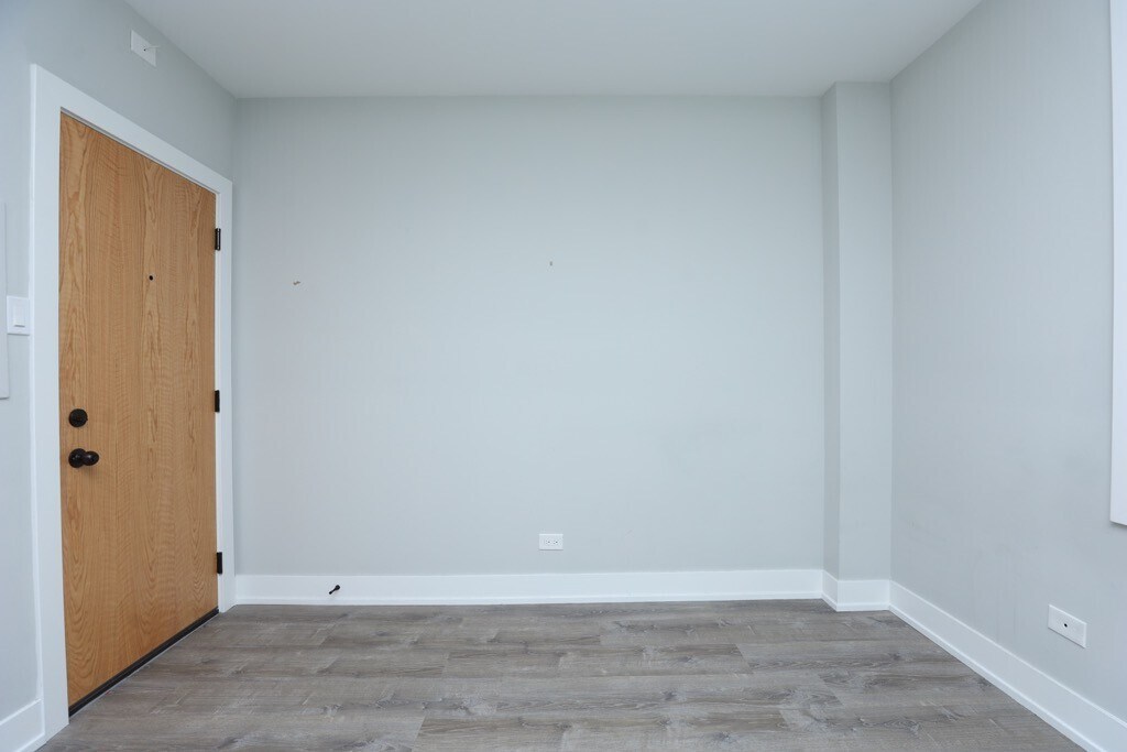 Building Photo - 508 W Belmont