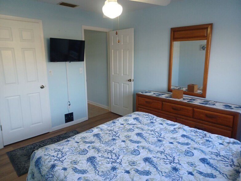 Building Photo - 909 SE 46th Ln