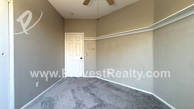 Building Photo - 9115 Honeysuckle Ave