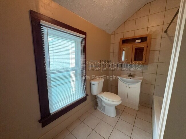 Building Photo - 1224 High St Rd