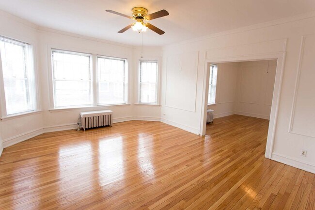 Interior Photo - 5034-5046 S. Woodlawn Avenue