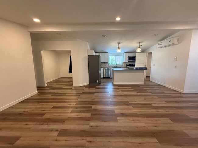 Building Photo - Now renting 3 bedroom House
