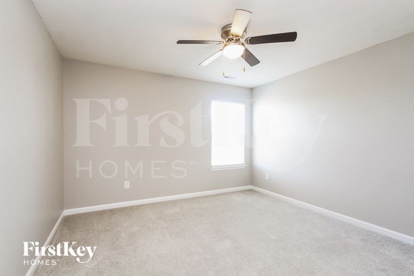 Building Photo - 8959 Hemingway Dr