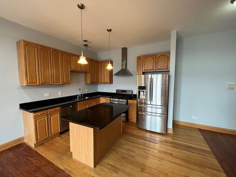 Building Photo - 1918 W Cermak Rd