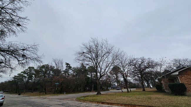 Building Photo - 2115 Glenwood Ln