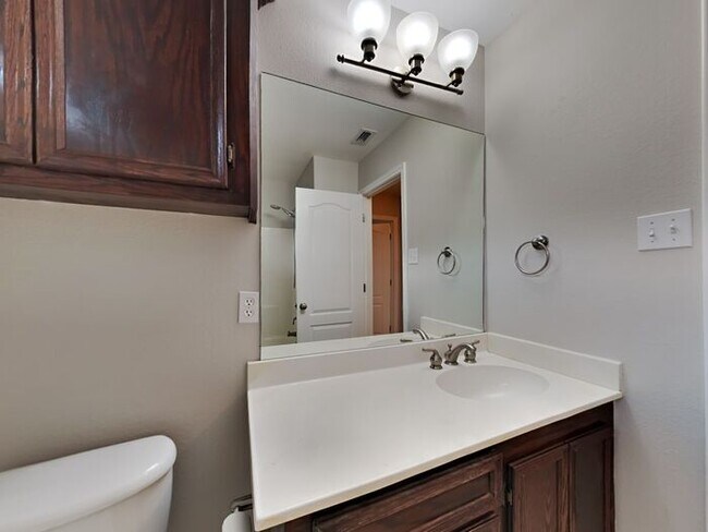 Building Photo - No Application Fees* $1000 Off 1st Month R...
