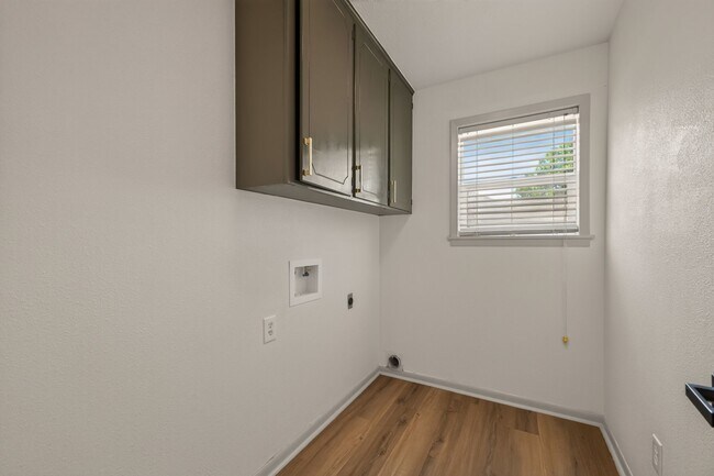Building Photo - 1705 Eldon St