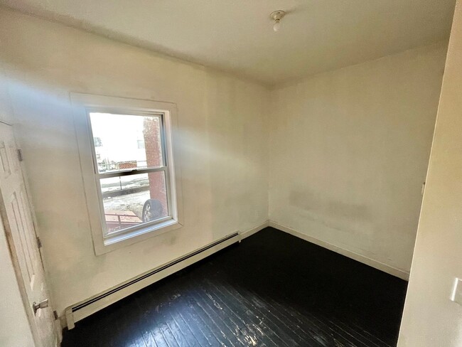 Building Photo - 727-737 HALLET ST