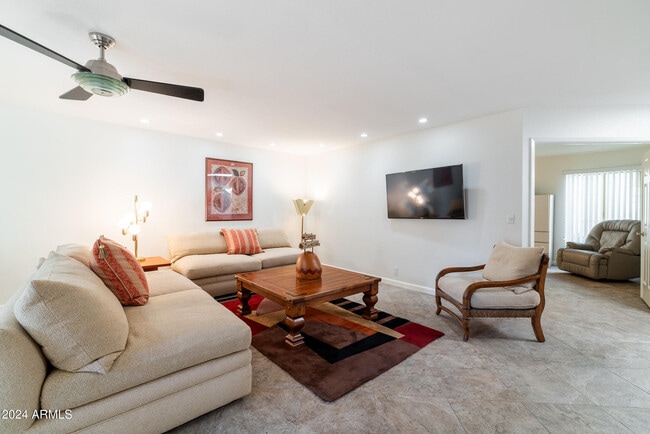 Building Photo - 8129 E Del Laton Dr