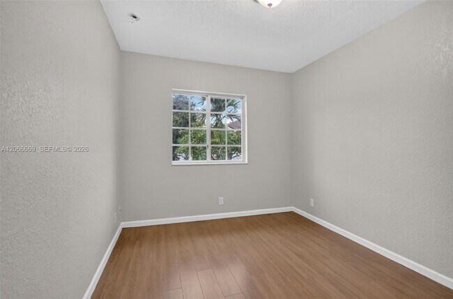 Building Photo - 5337 SW 40th Ave