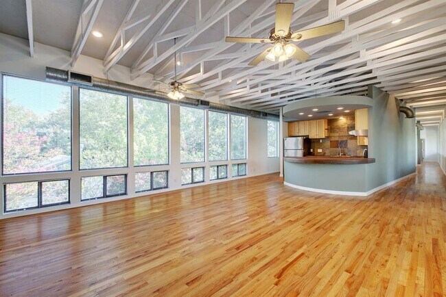 Building Photo - 1308a W N Loop Blvd
