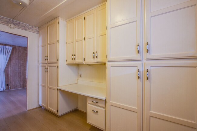 Building Photo - 55+ community 2 bed 2 bath