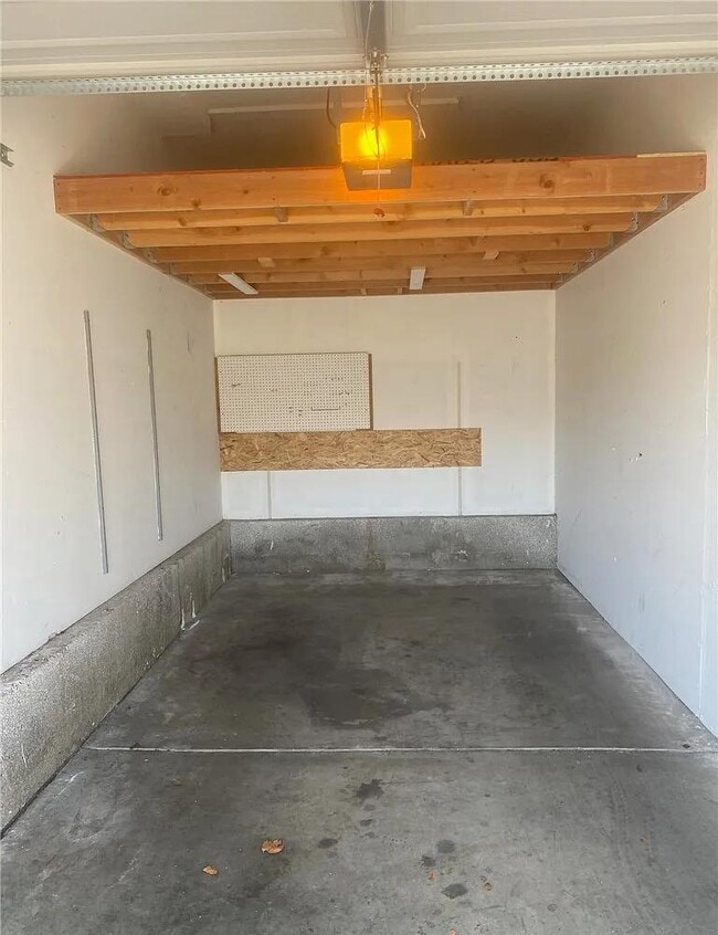 Building Photo - 4852 Tiara Dr