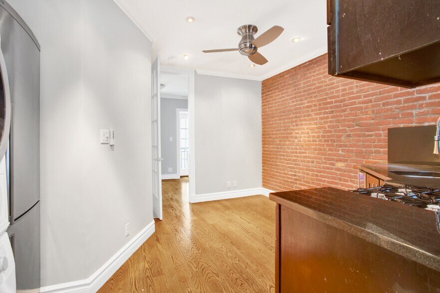 Building Photo - 219 E 23rd St
