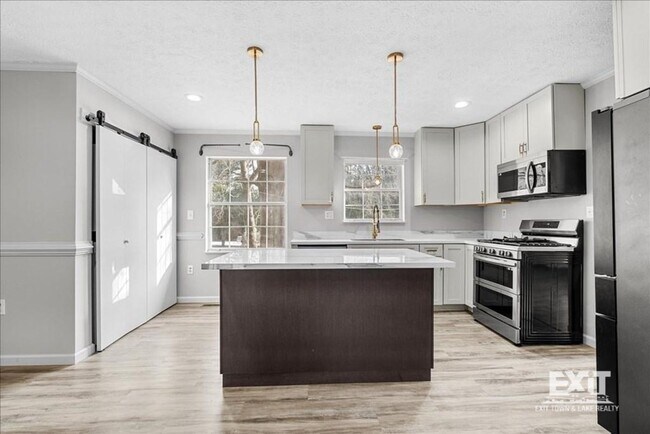 Building Photo - Welcome To This Smart 3 Bedroom, 1.5 Bath Home in Clarksville, VA!