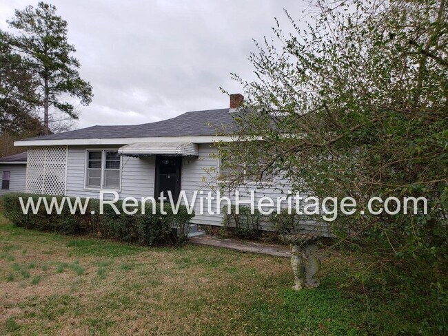 Building Photo - GRANDPA'S BUNGELOW/ CHARMING RANCH HOME/ TOTALLY RENOVATED/ PRIVATE YARD