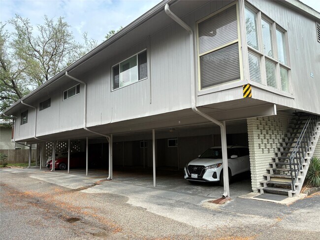 Building Photo - 909 Silber Rd