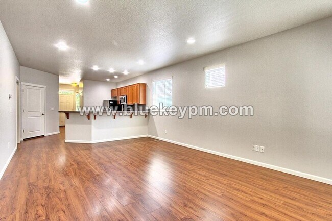 Building Photo - 3 Bed, 2.5 Bath Home in Battle Ground With Primary Suite on Main Floor