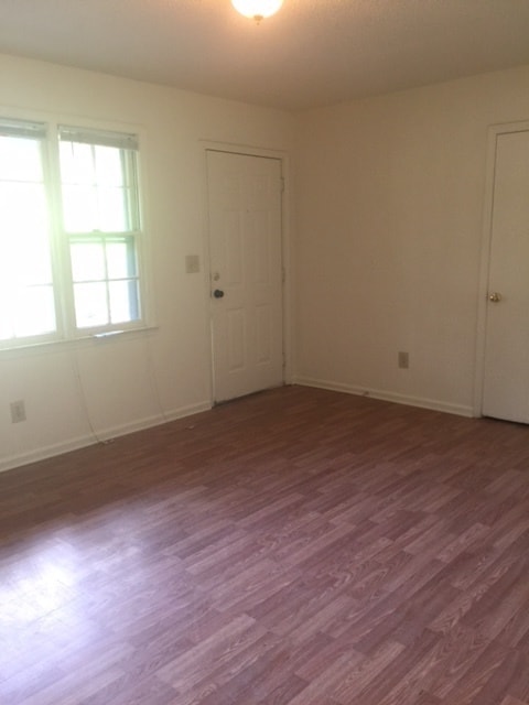 Building Photo - Adorable Three Bedroom Home