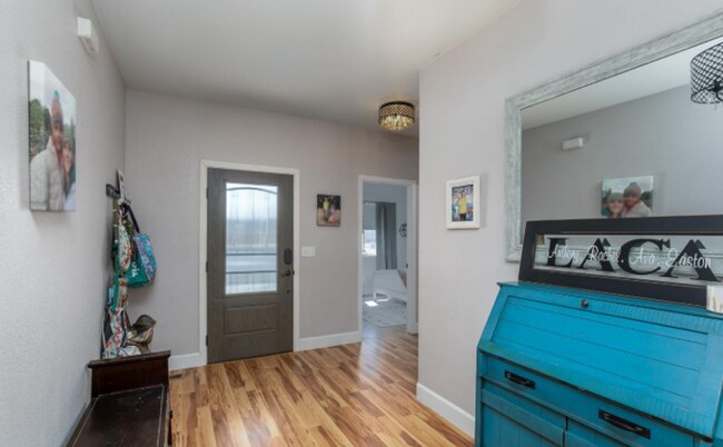 Building Photo - 404 Settler Dr