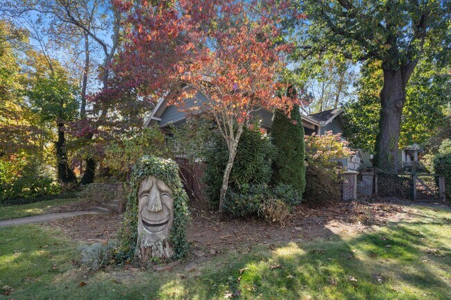 Building Photo - Charming Craftsman Home in Montford