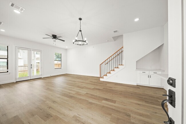 Building Photo - 3417 Tuam St