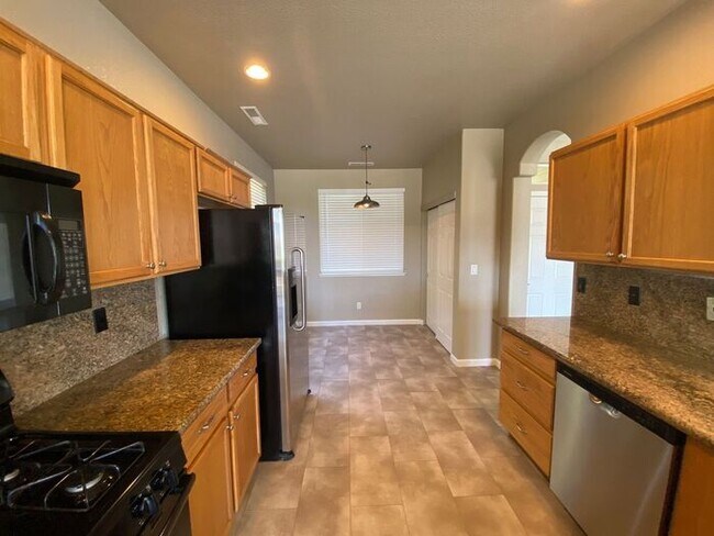 Building Photo - NW Reno 4 Bedroom Home - Mountain Views