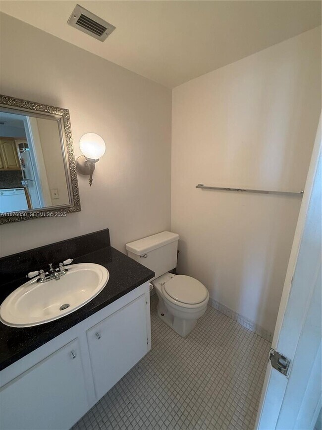 Building Photo - 2025 NE 164th St