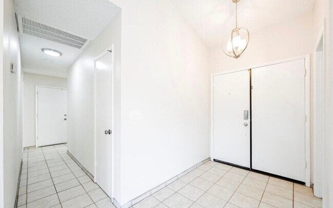 Building Photo - 3100 N Tenaya Wy