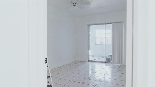 Building Photo - 6320 SW 10th Ct