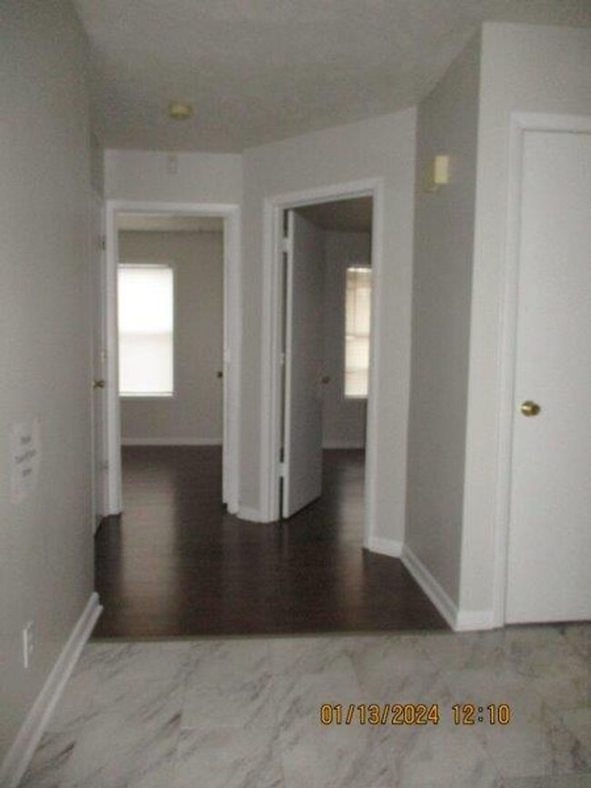 Building Photo - 1010 Brookhollow Drive Apt #9 Fayetteville...