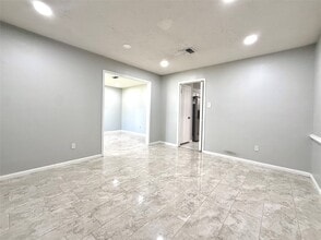 Building Photo - 9002 Sabastian Dr