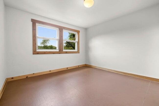 Building Photo - Unique 2-Bedroom, 1-Bathroom with Loft Spa...