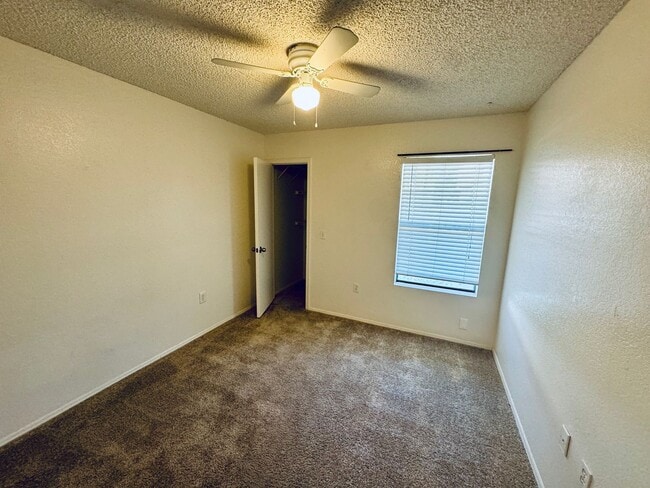 Building Photo - Beautiful Corner Lot Home in Stone Creek!