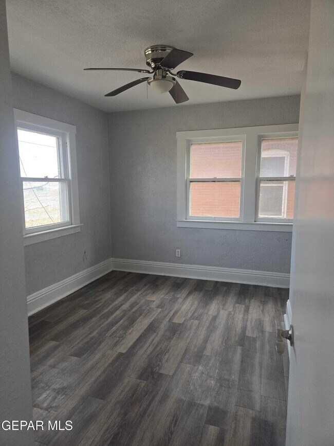 Building Photo - 515 W Missouri Ave