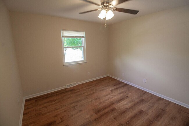 Building Photo - 1902 Mirtle Grove Ct