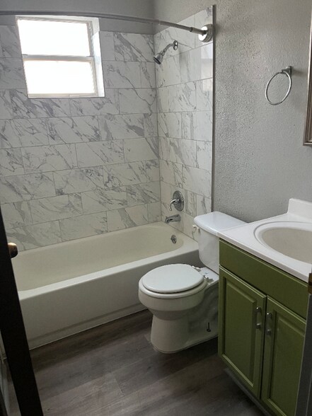 Building Photo - 705 Guadalimar St