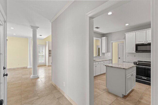 Building Photo - 3 bedroom/ 2.5 bathroom in Destin, FL!