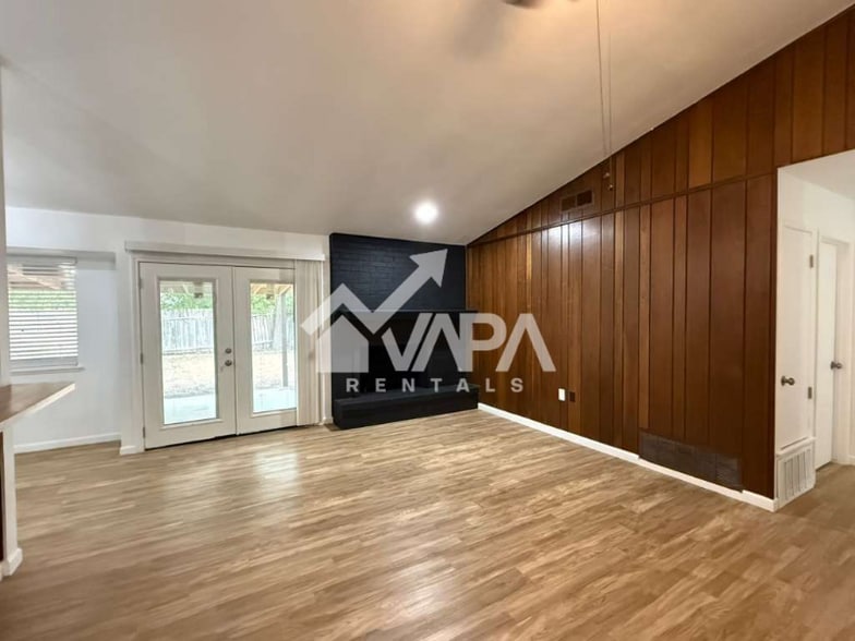 Building Photo - 13207 La Ventana St