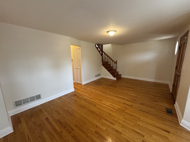 Building Photo - 5146 W Dakin St