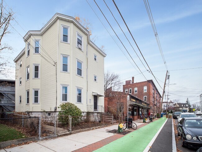 Building Photo - 354 Beacon St