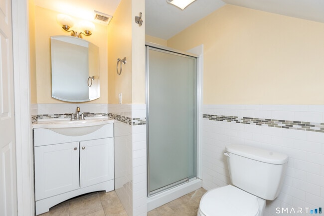 Building Photo - 772 Farmington Ave