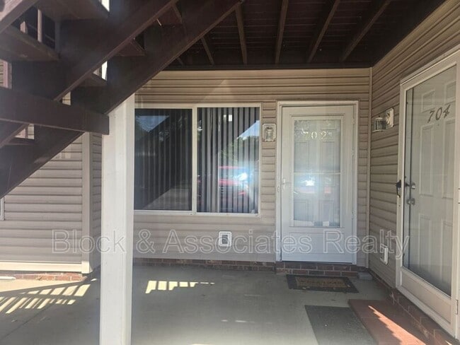 Building Photo - 702 Westbrook Ct